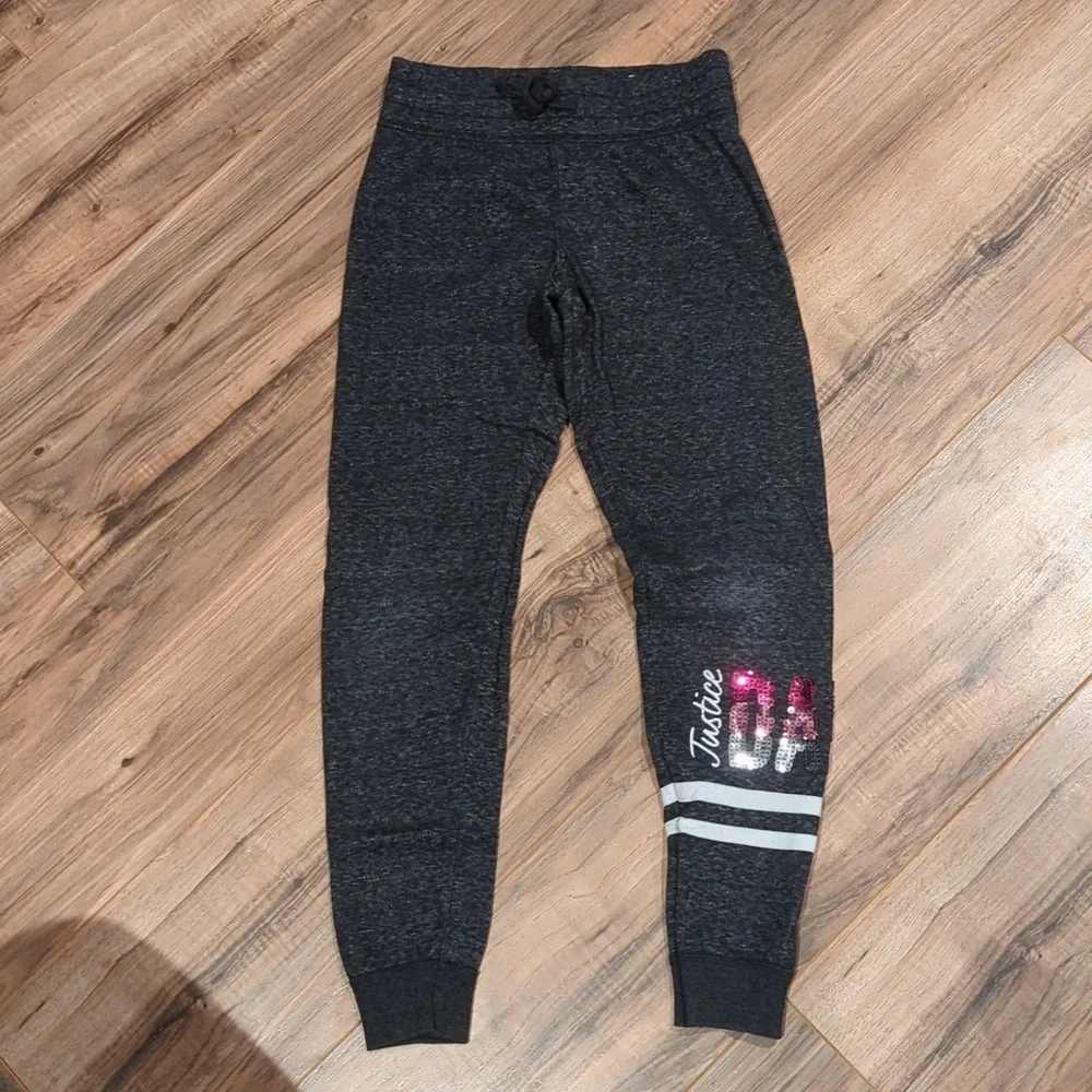Youth size 8 jogger sweat pants. Justice brand jogger sweat pants. Size 8.